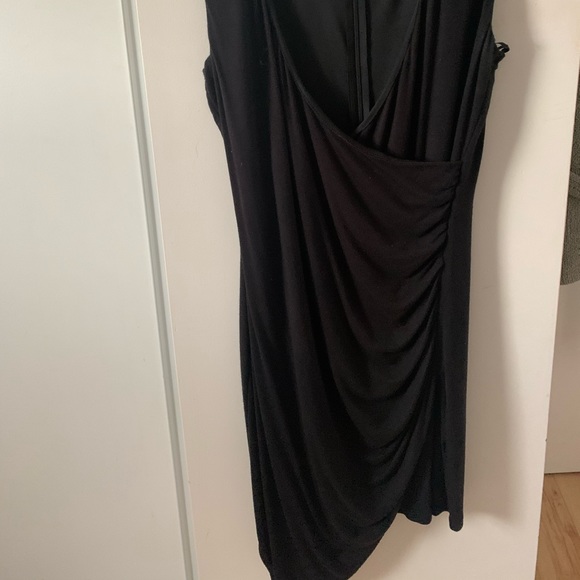 Elegant black dress - Picture 2 of 2